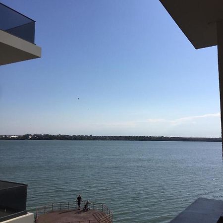 Mirror Lake Apartment Mamaia Bagian luar foto